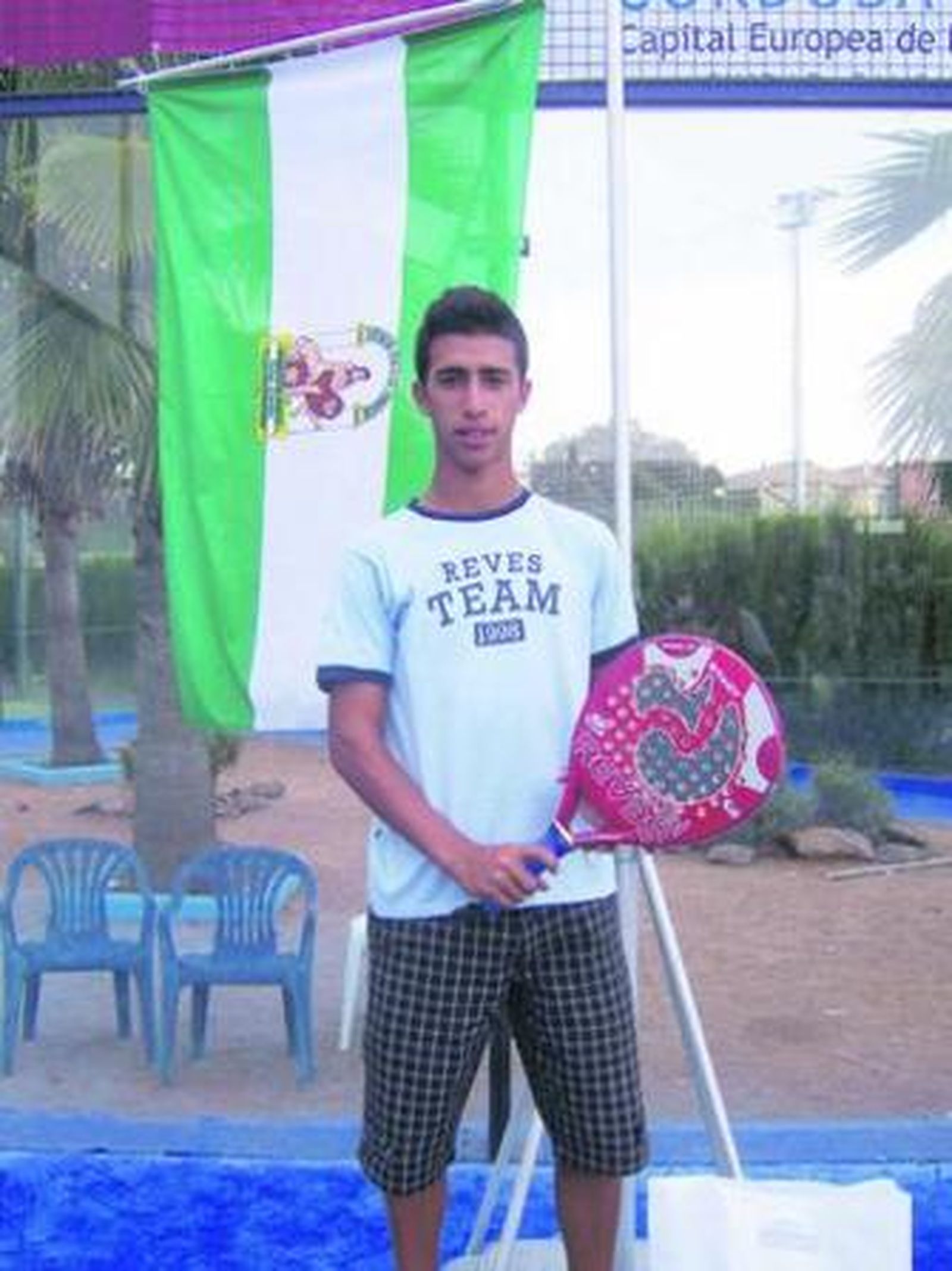 Álvaro Cepero posa tras conseguir proclamarse campeón de España.