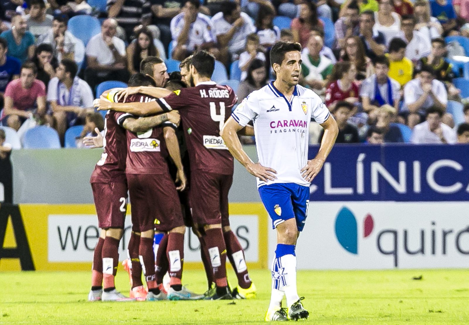 Los jugadores del Córdoba celebran el gol que dio el último triunfo en La Romareda.