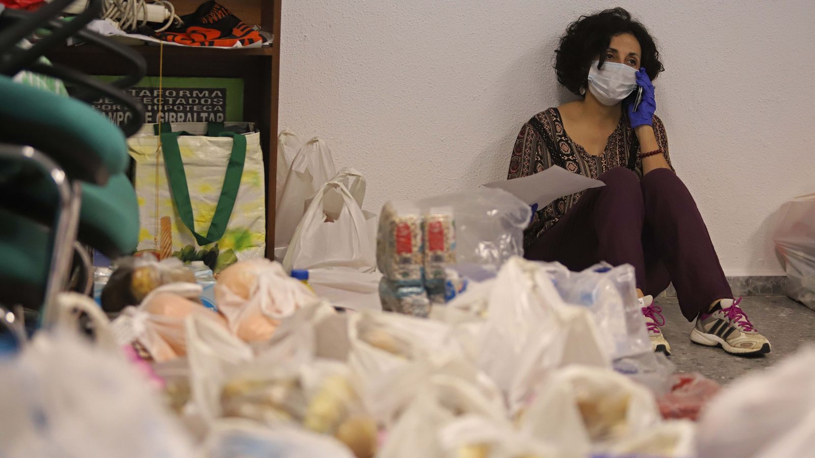 Reparto de alimentos del colectivo 'Solidarios frente al COVID-19'