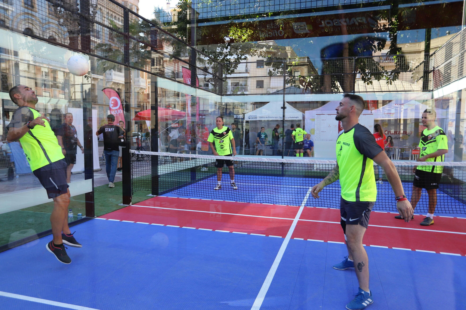 Calentamiento previo a un partido del Campeonato Nacional de Padelbol