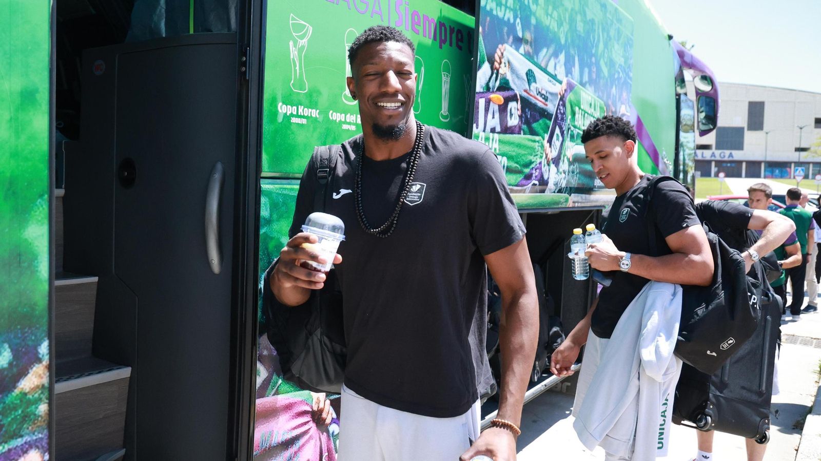 La salida del Unicaja a la Final Four de Atenas, en fotos