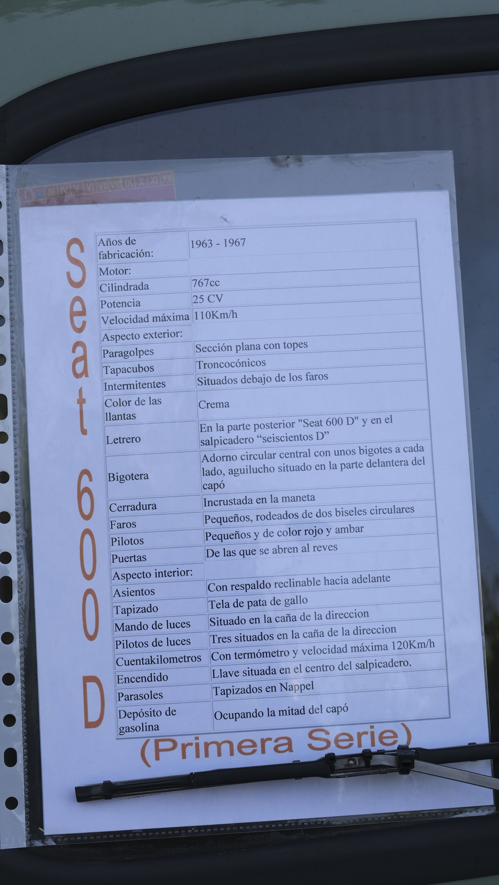 Imágenes de la exposición de Amigos del Seat 600 y Mini Cooper, en la Feria de Almería