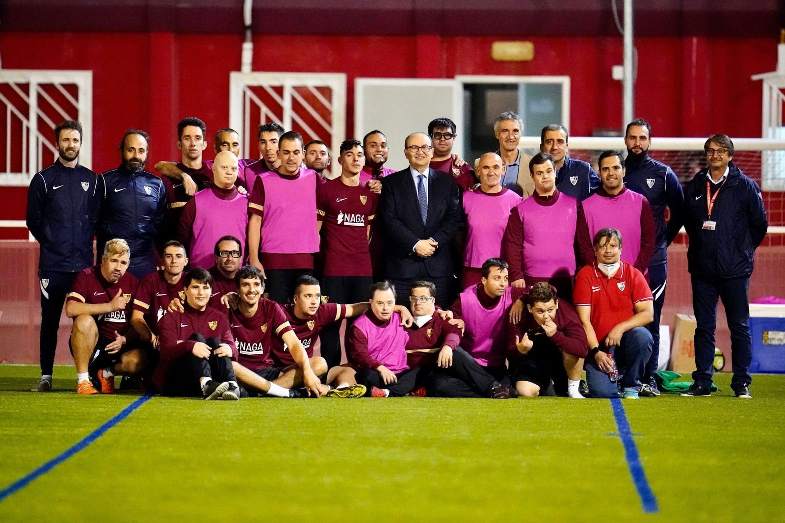 José Castro arropó al Sevilla Genuine antes del comienzo de la competición