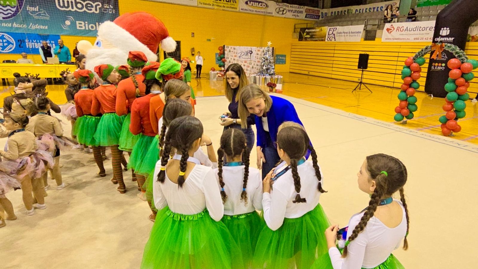 La concejala estuvo acompañando a las pequeñas deportistas en esta cita tan especial.