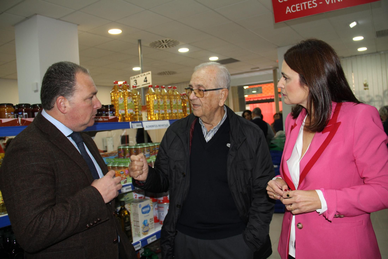 Visita al economato 'Resurgir'.