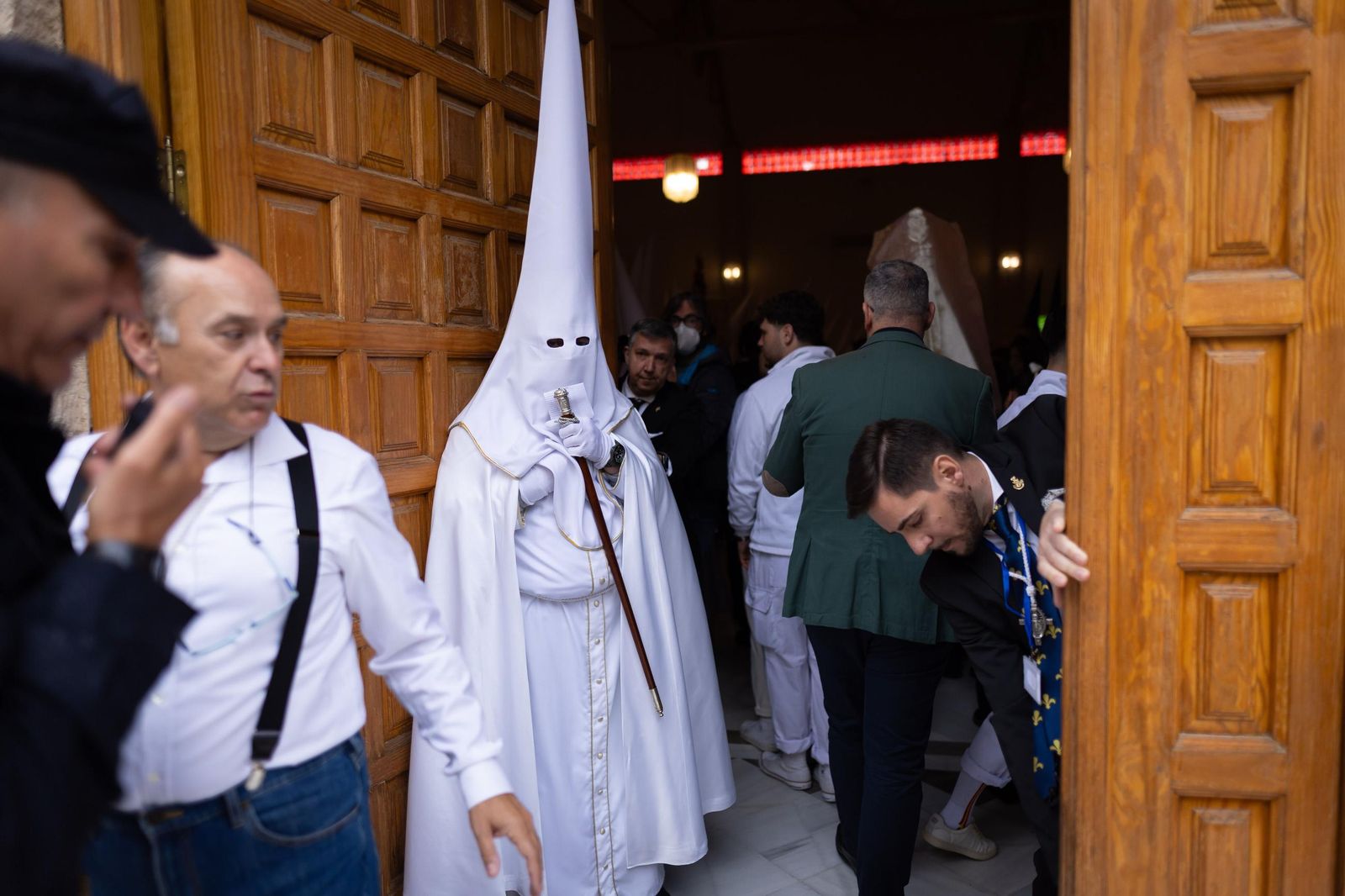 Las fotografías de la suspensión de la Estación de Penitencia de la Hermandad de la Sagrada Resurrección 2025
