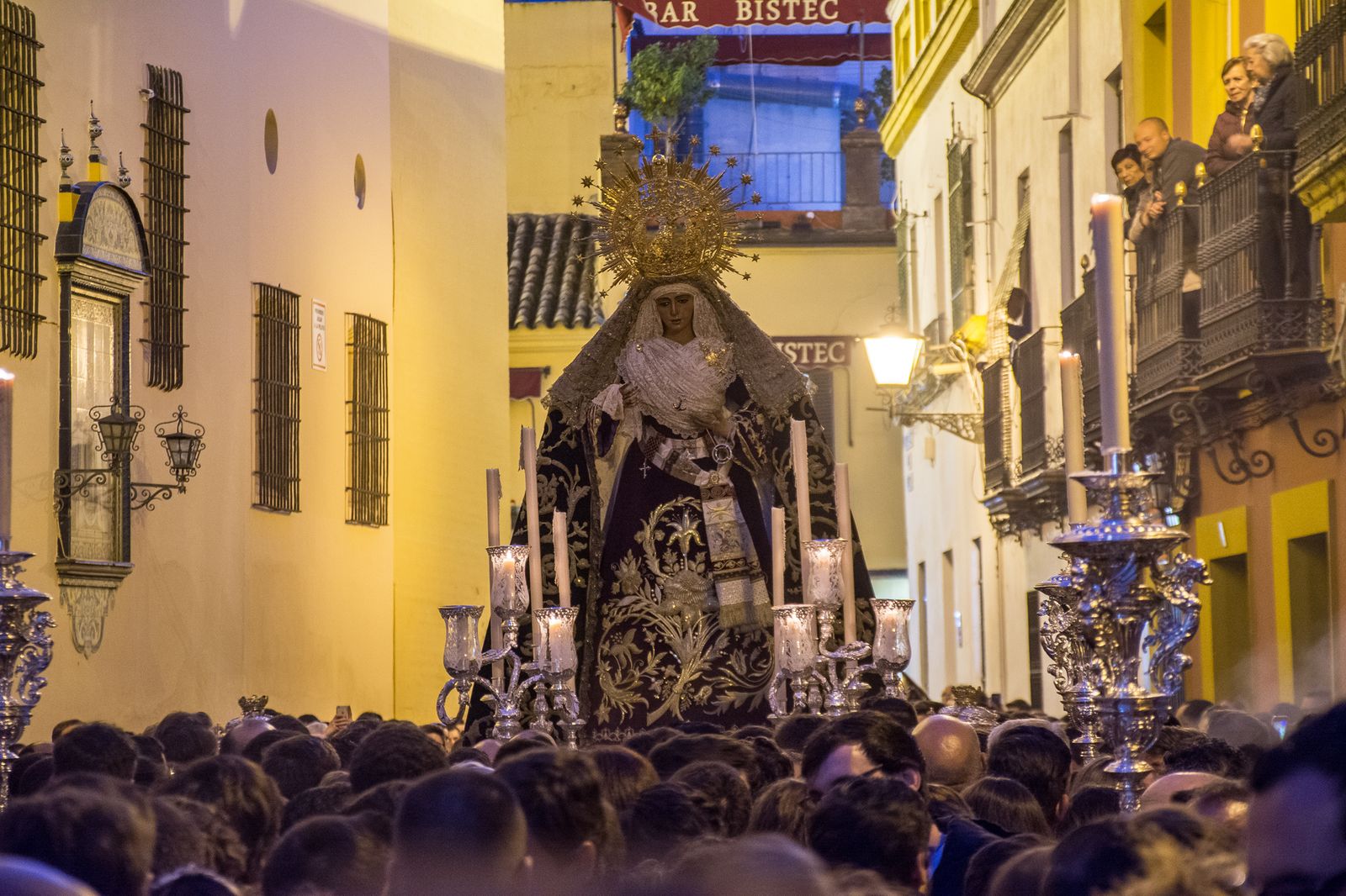 Traslado de la Esperanza de Triana a su capilla