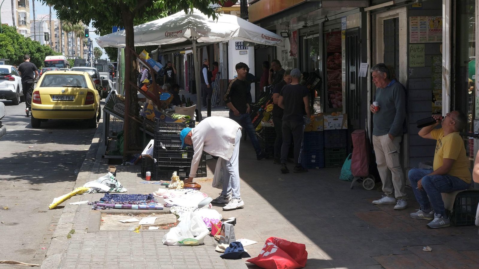 Basura en Su Eminencia, en la calle Ingeniero de la Cierva.