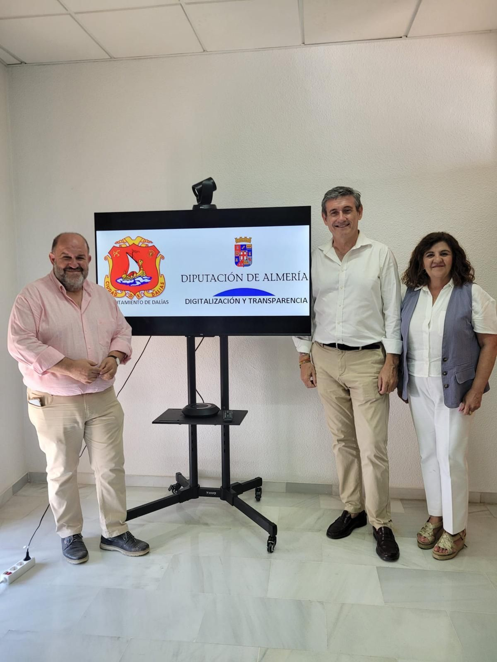 Acto de entrega en Dalías de los equipos.