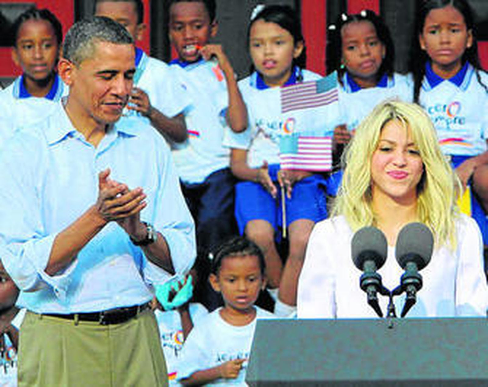 Obama aplaude la labor humanitaria de Shakira