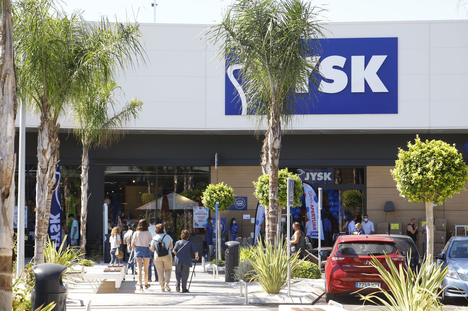 Día de apertura en el parque comercial Los Patios de Azahara de Córdoba, en imágenes