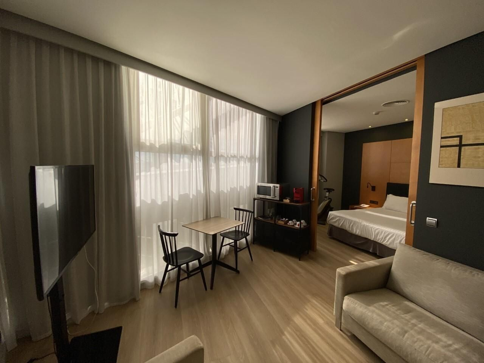 Una de las habitaciones del hotel que se ofertan para largas estancias.