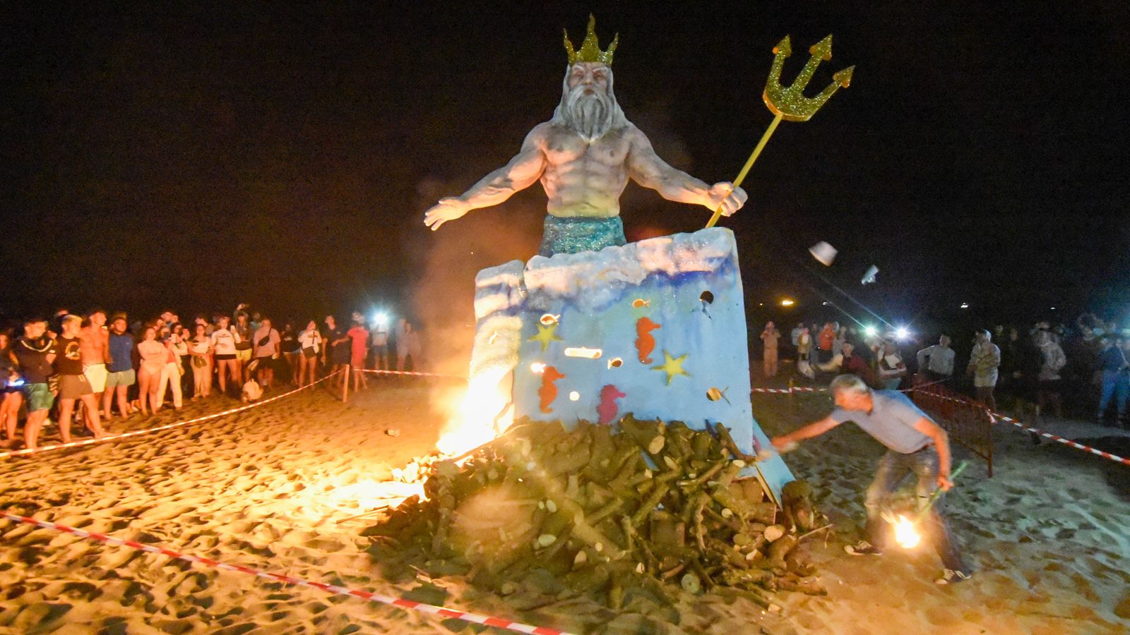 Fotos de la hoguera de San Juan en La Línea