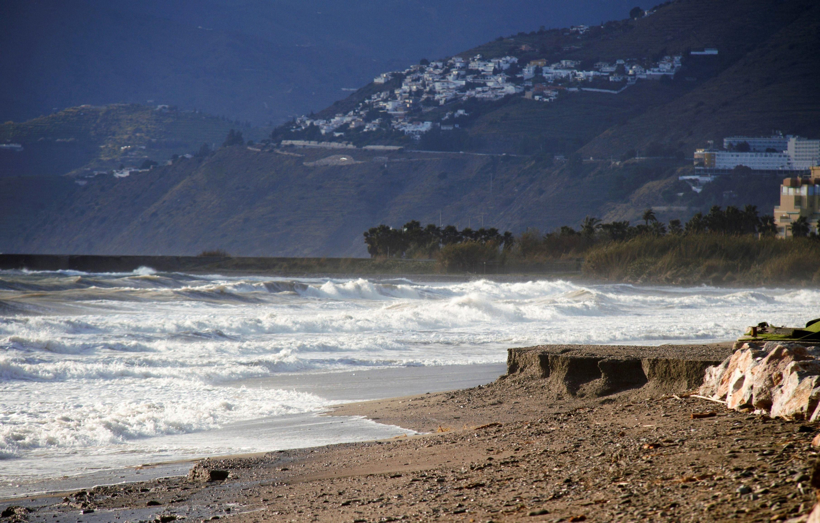 Las mejores rutas de las playas de Granada para hacer runnig
