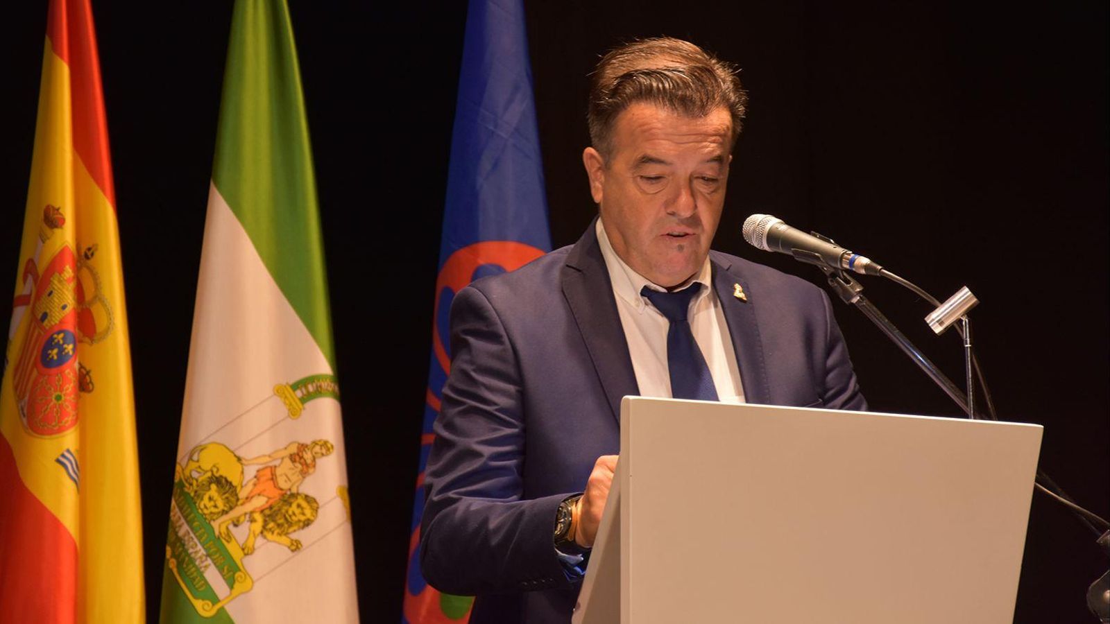 Jesús Samaniego recibe el Premio Cascamorras en Baza