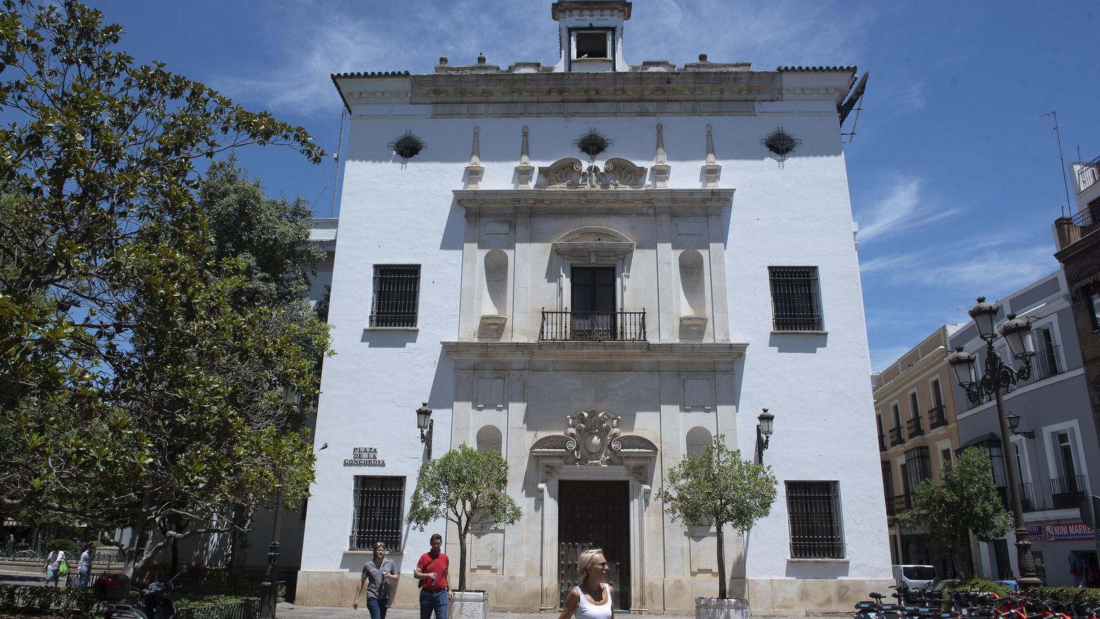La fachada principal de San Hermenegildo.