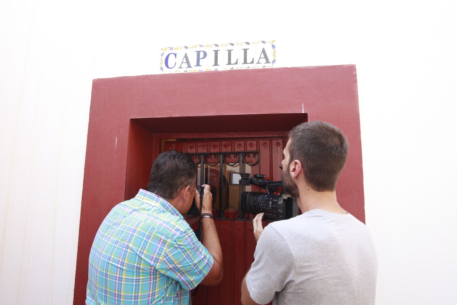 Imágenes del 'ambiente' en la corrida de toros de la Feria de Almería, con los diestros Morante de la Puebla, El Juli y Tomás Rufo