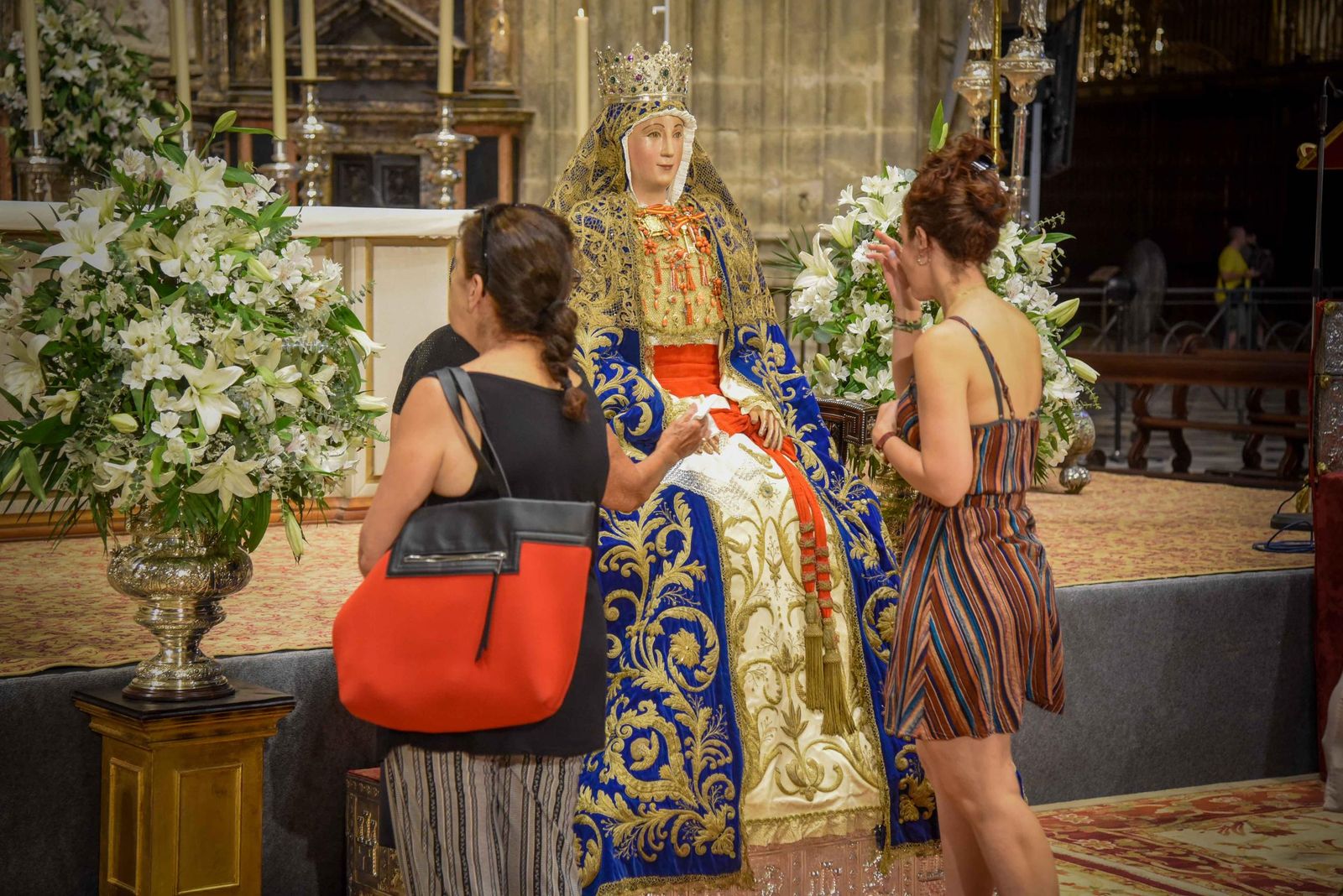 Besamanos de la Virgen de los Reyes