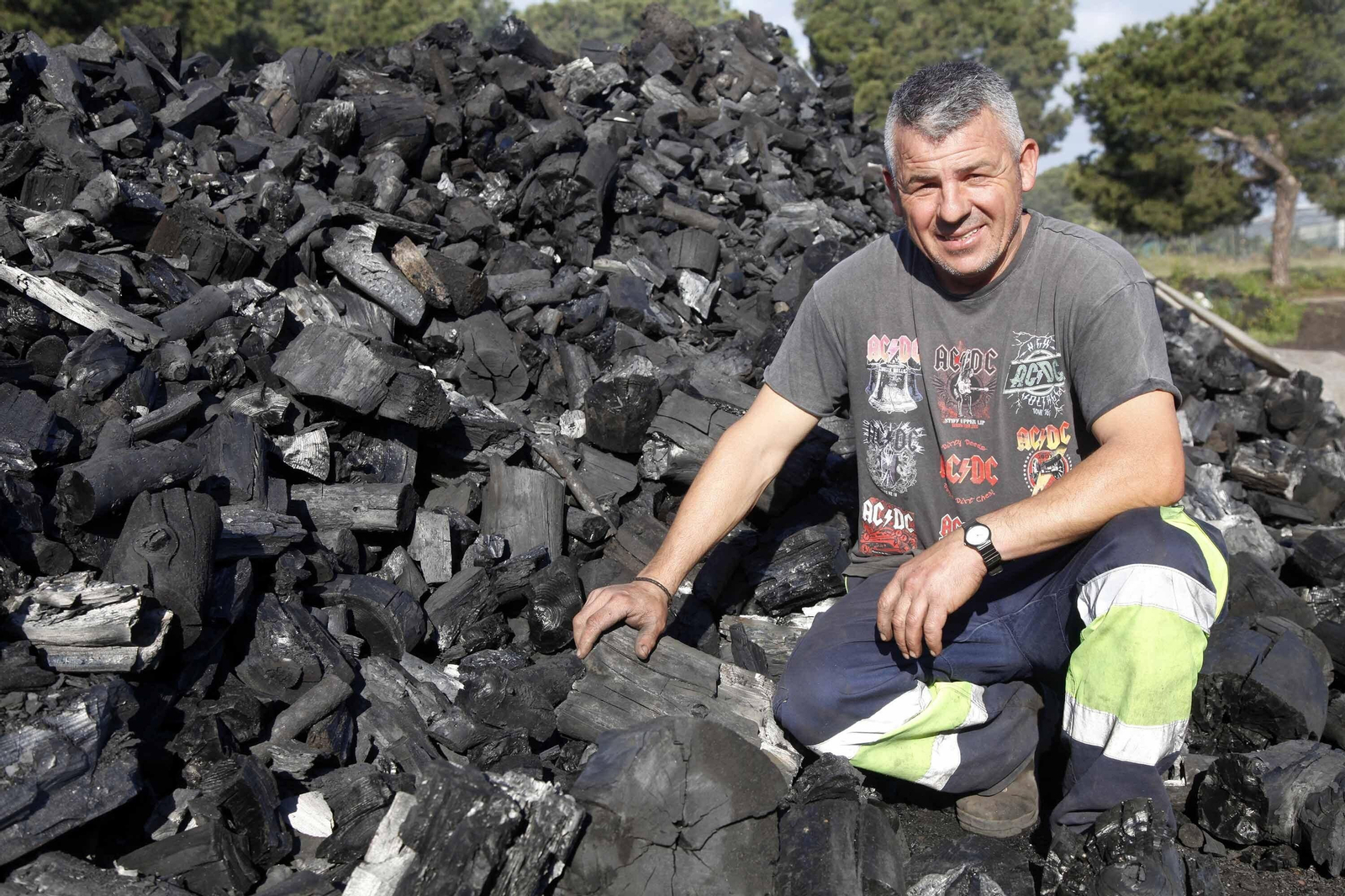 Boliches: entre el verde de los pinos y el negro del carbón