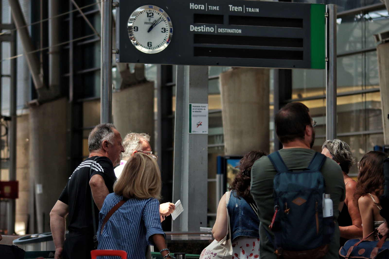 Así es el ambiente en la estación de Málaga este martes tras la cancelación de trenes.