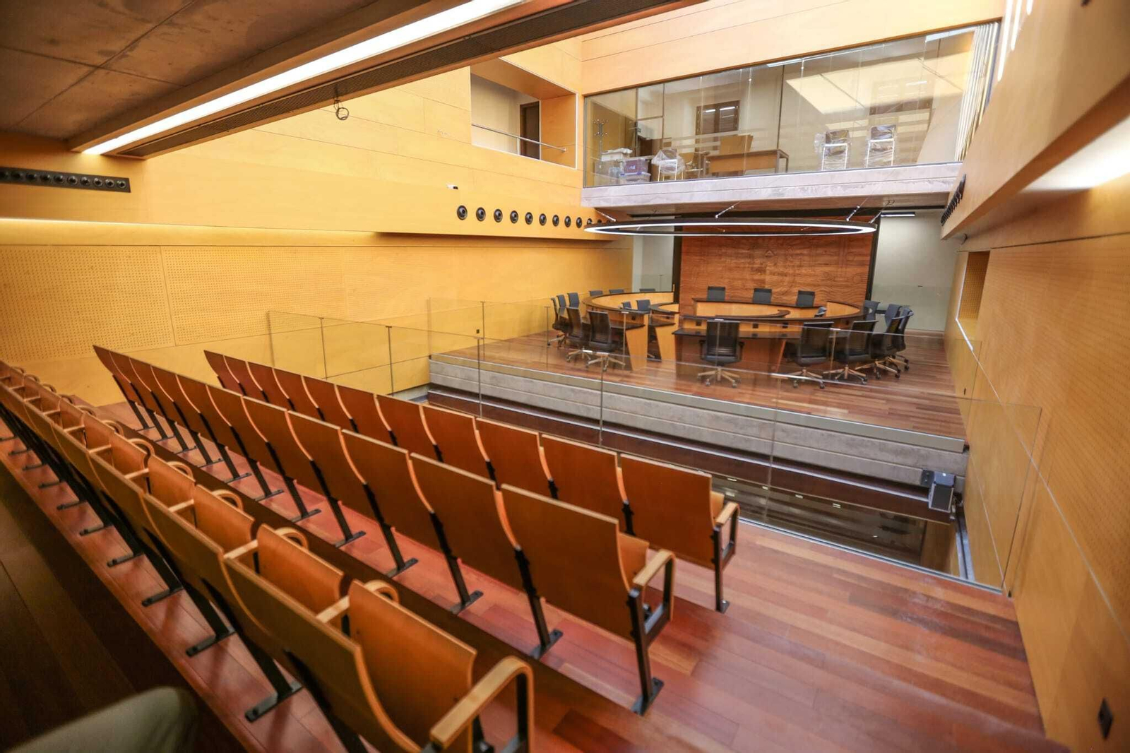 La apertura del Ayuntamiento de San Fernando ya rehabilitado, en imágenes