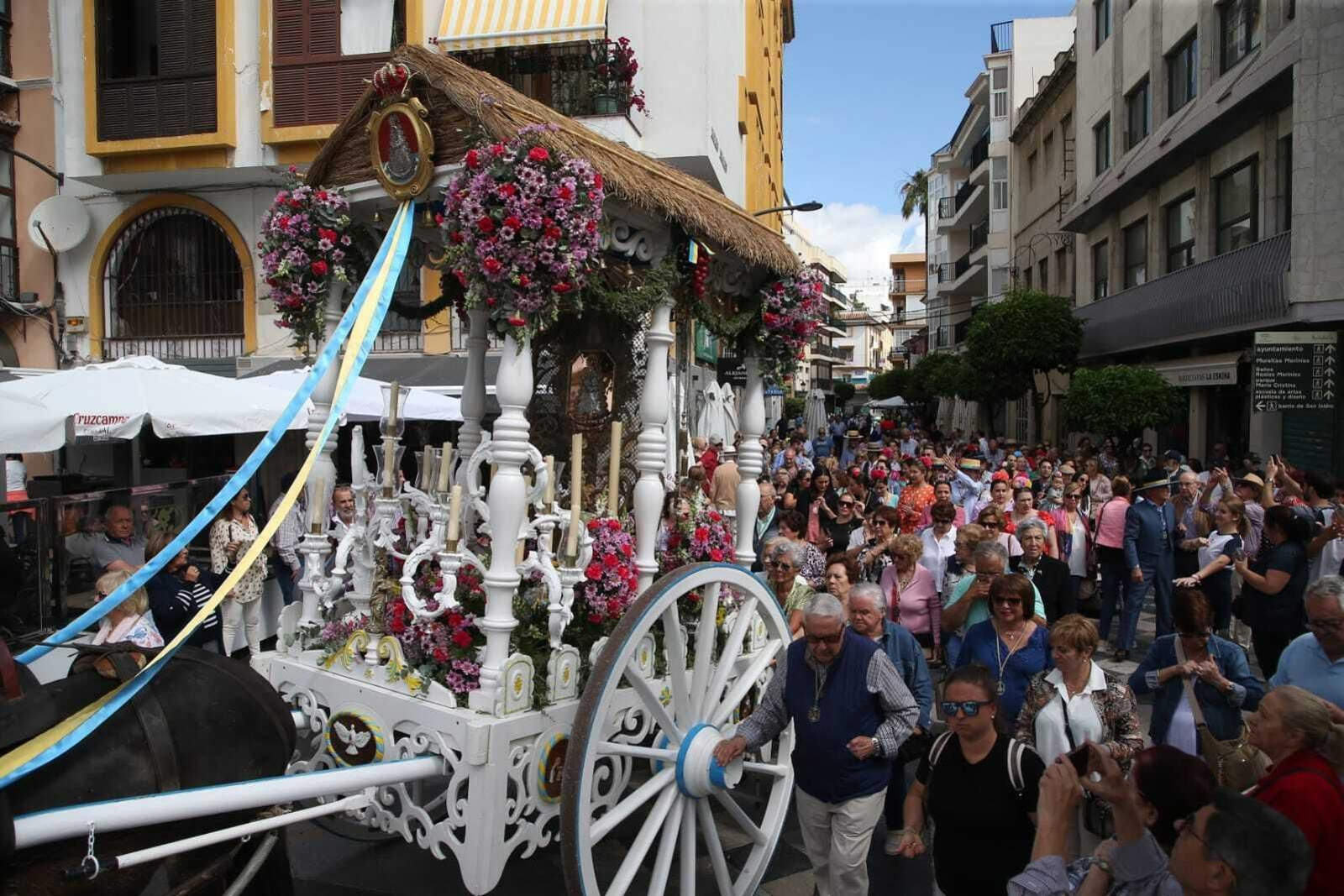 El Simpecado de Algeciras entra en la Plaza Alta.