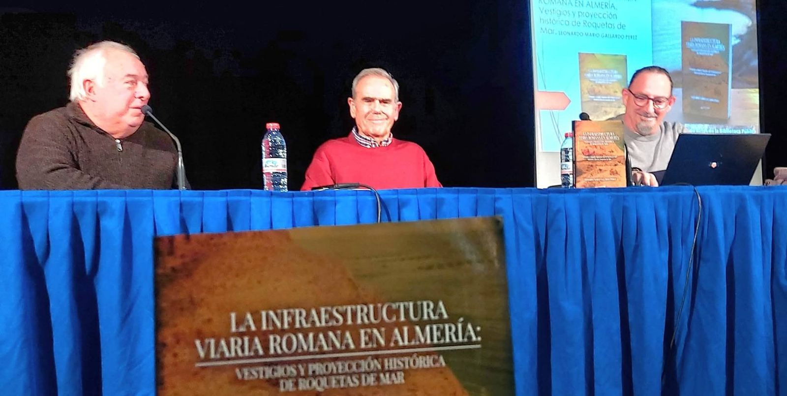 Acto de presentación del libro de Leonardo Gallardo en Roquetas.
