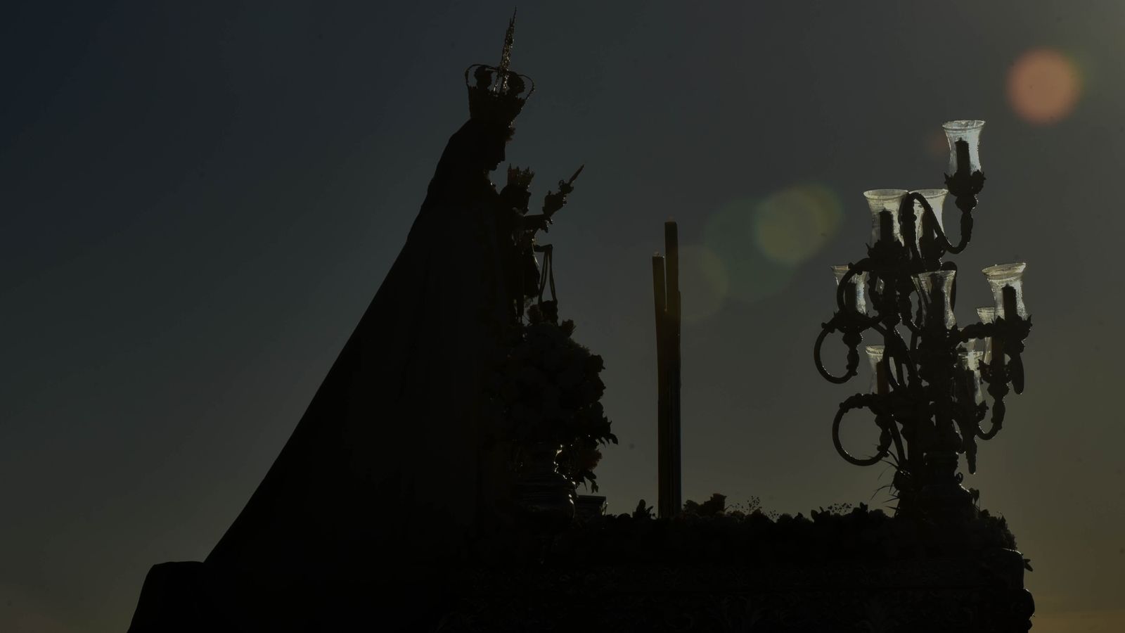 La procesión de la Virgen del Carmen en La Línea por el día de Todos los Santos, en imágenes