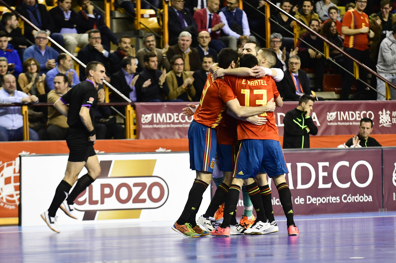 Las imágenes del España-Hungría de fútbol sala en Vista Alegre
