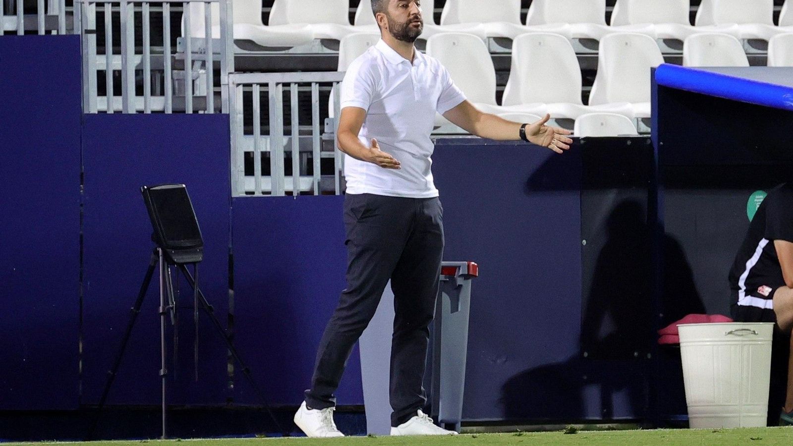 Diego Martínez lamenta una jugada de los suyos