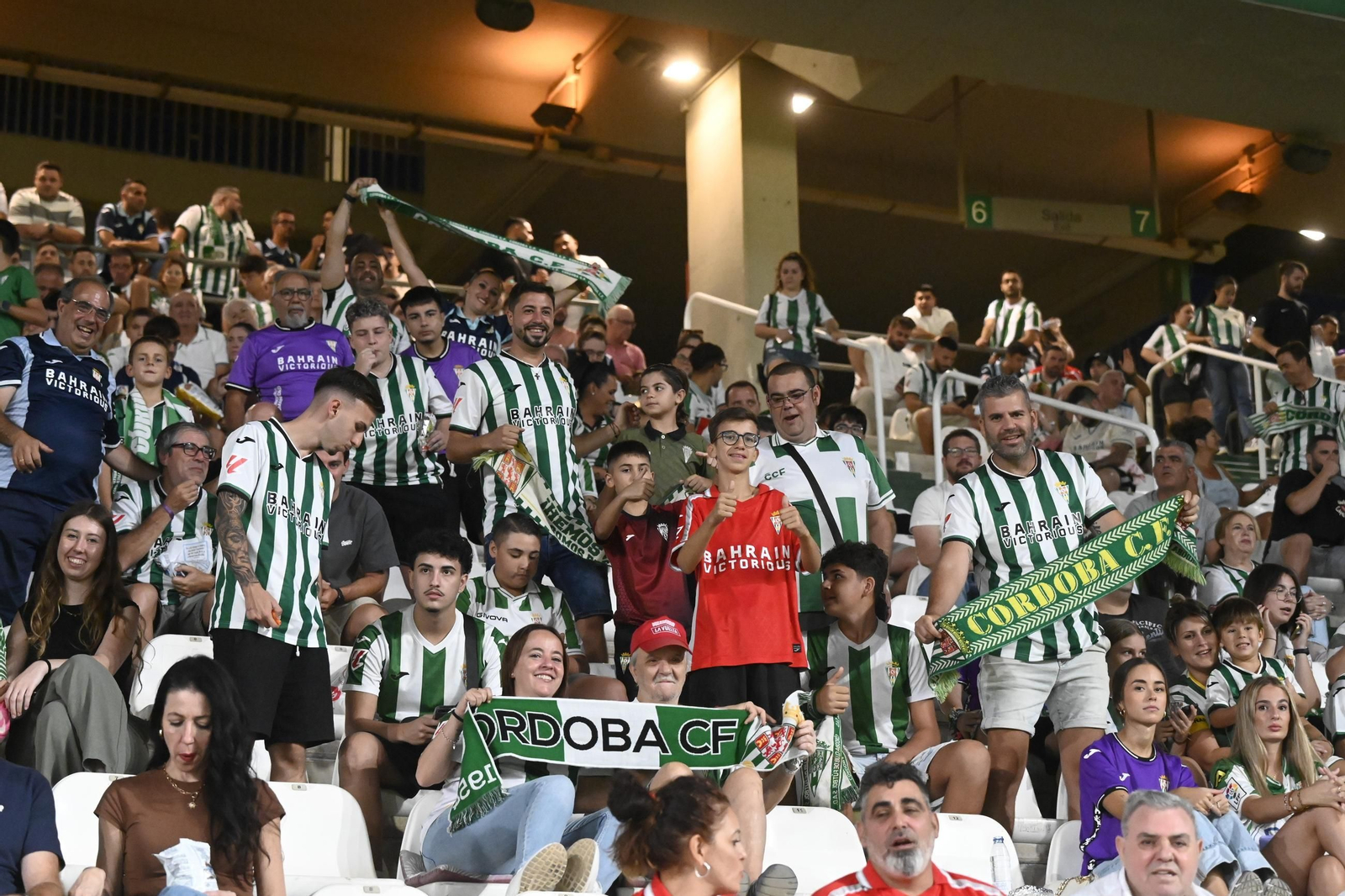 Las mejores fotos del ambiente en El Arcángel para el Córdoba CF - Racing de Santander