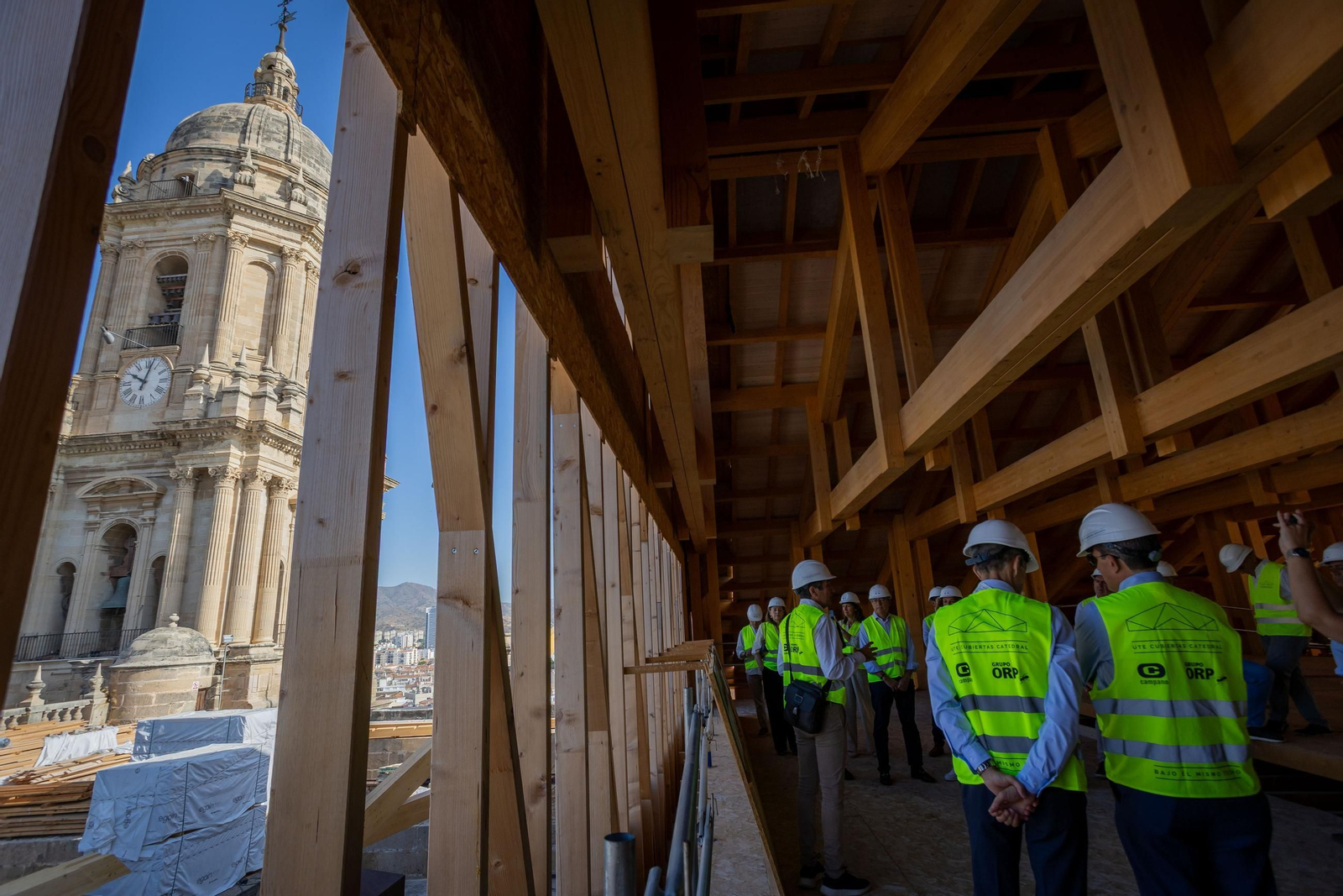 Las obras del tejado de la catedral de Málaga, en imágenes