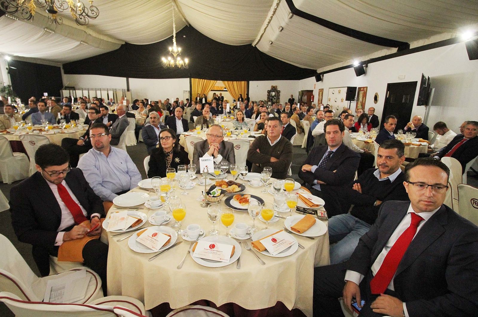 Imágenes del Desayuno Informativo del Grupo Joly con Javier Targhetta