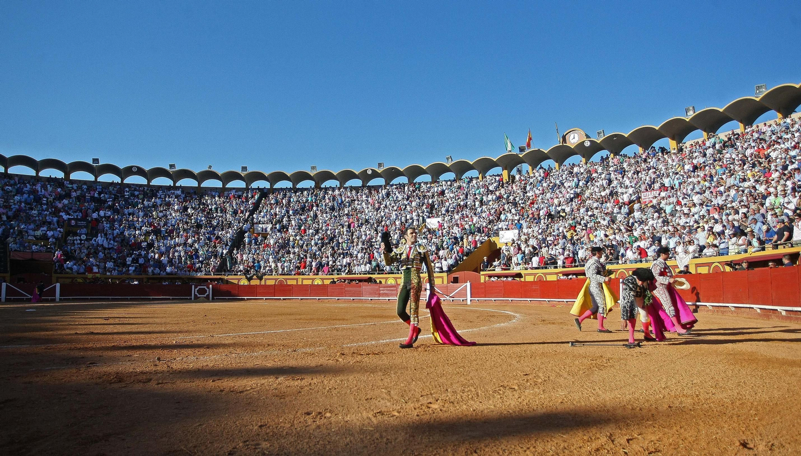 Las imágenes de la reaparición de José Tomás en Algeciras