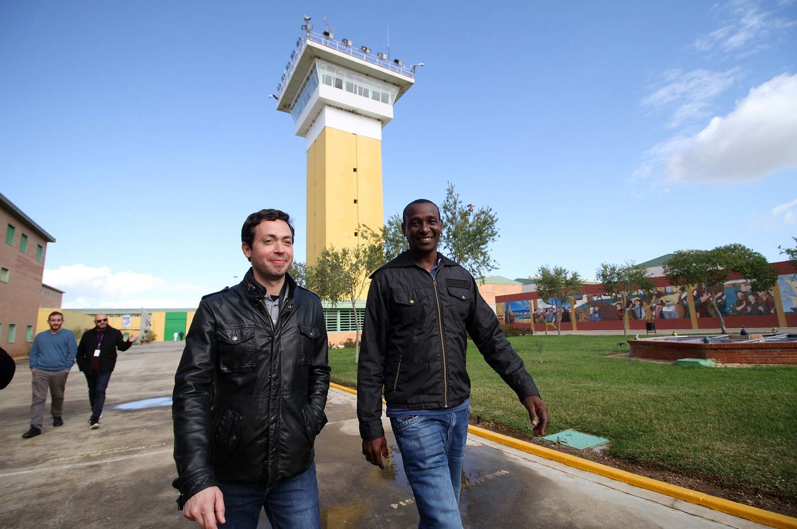 "El Piedra" visita la cárcel de Huelva, en imágenes