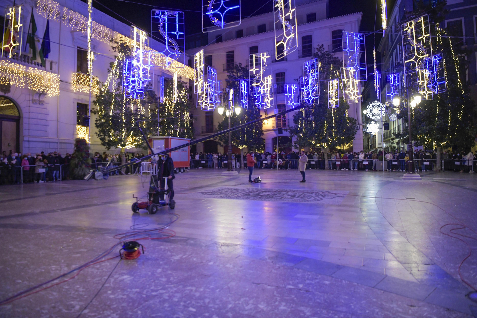 Así fue la Nochevieja 2021 en Granada, en imágenes: uvas en una Plaza del Carmen vallada y ambiente de fiesta en la calle