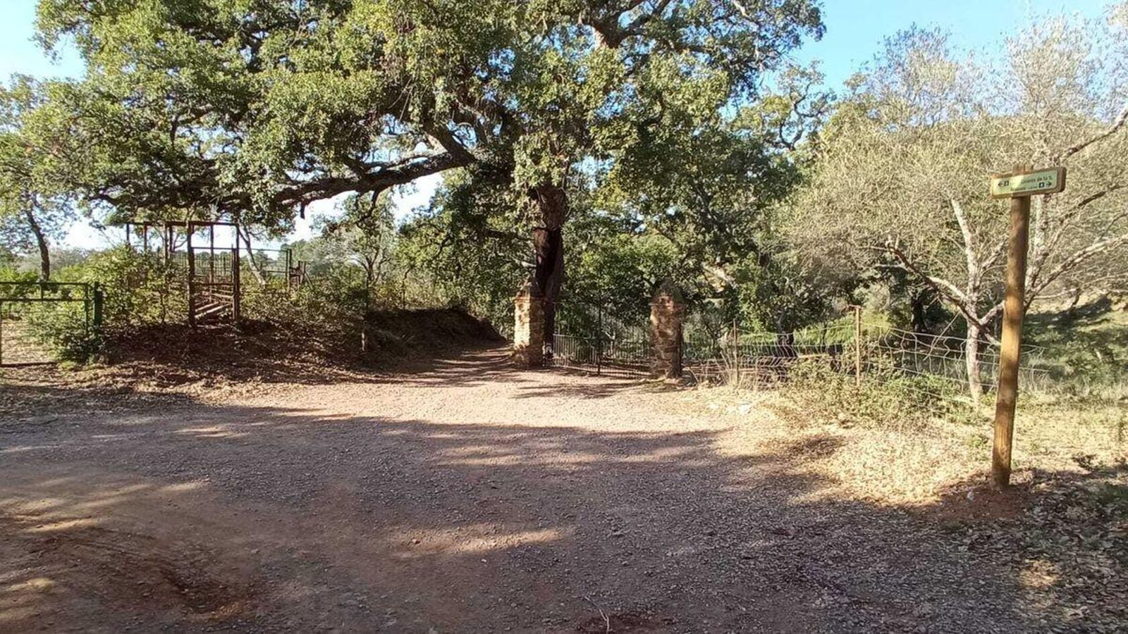 Cruce de caminos y señalizaciones