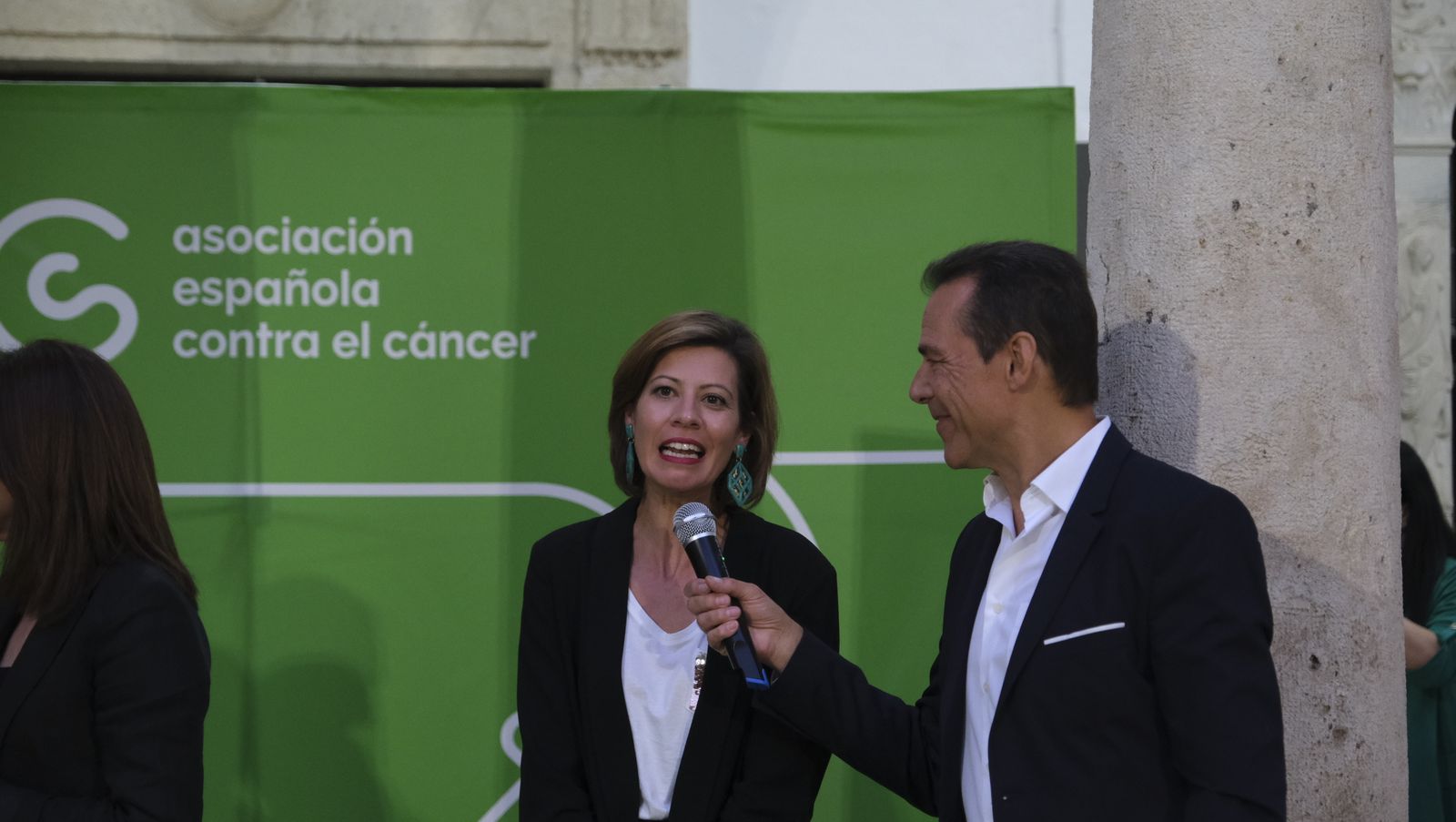Imágenes del desfile benéfico contra el cáncer, en la Escuela de Artes de Almería