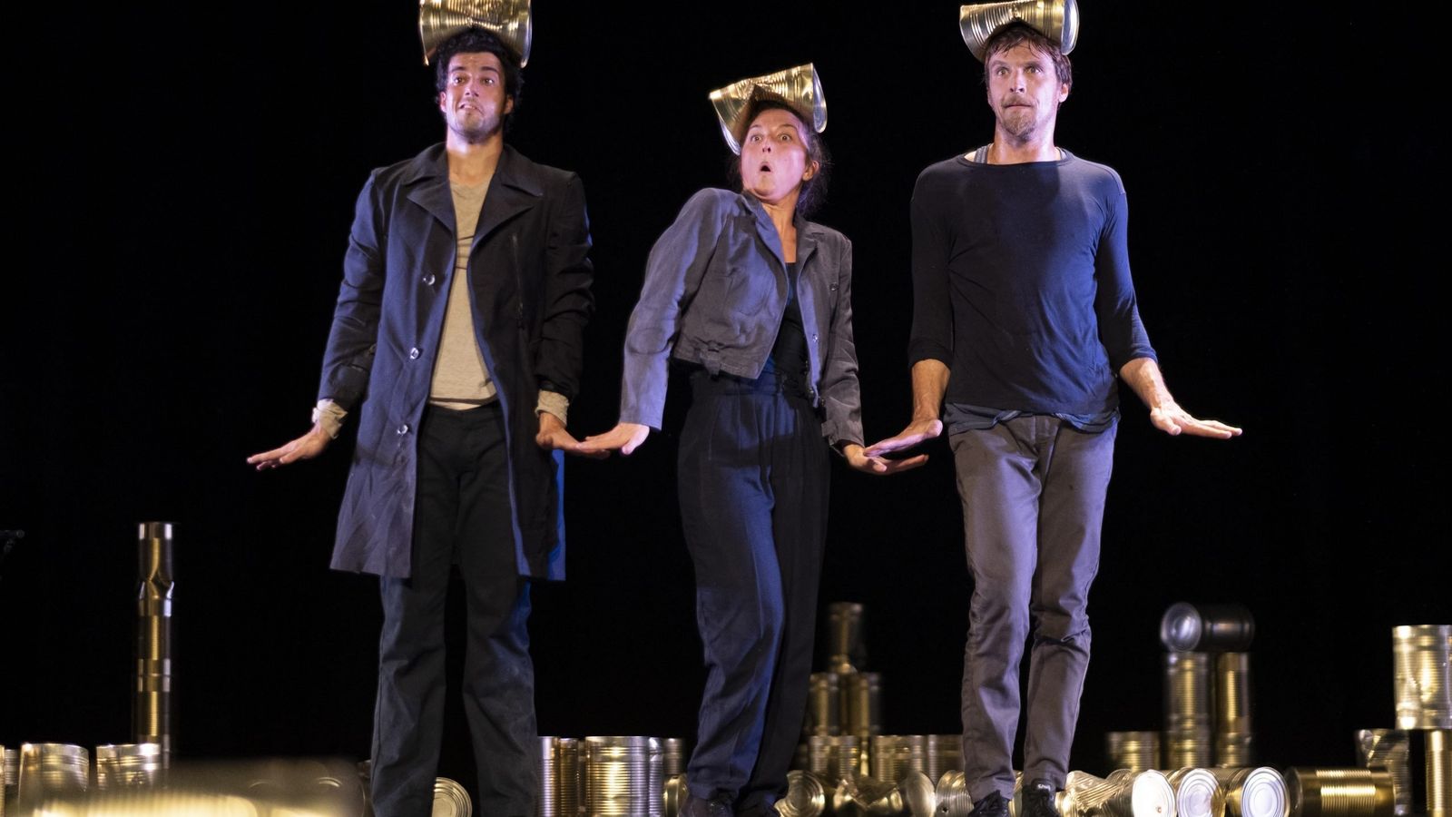 La compañía circense D´Click representará el domingo la obra 'Latas'.