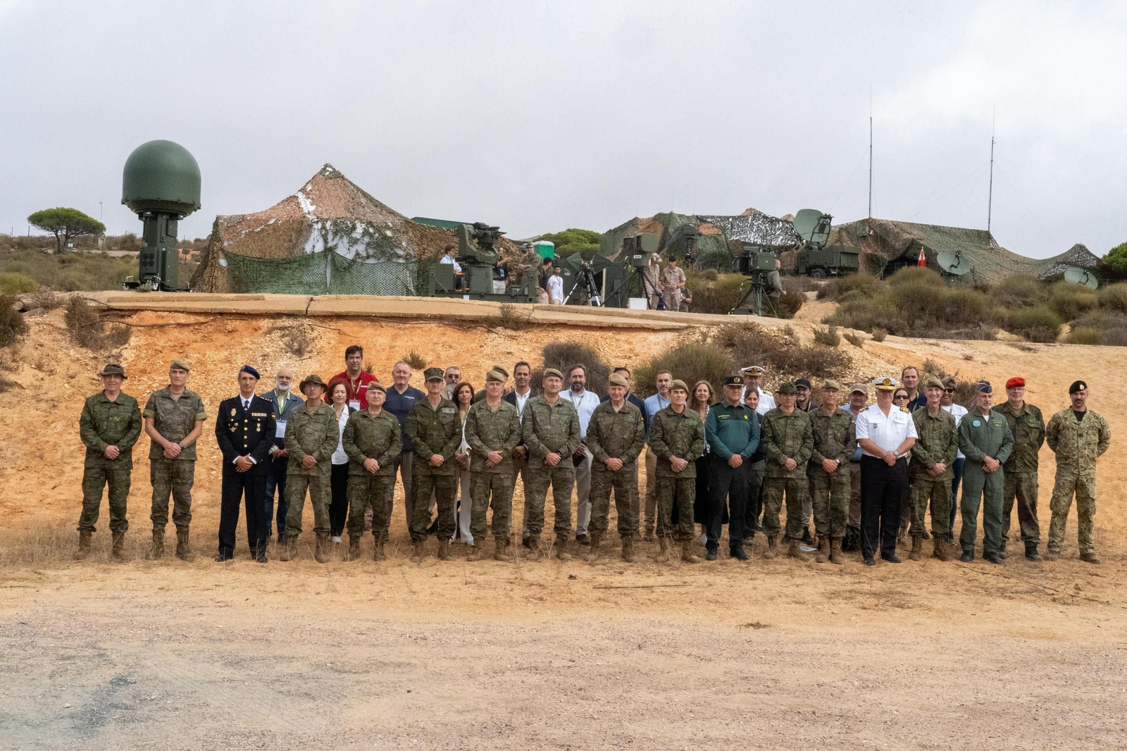 Las espectaculares imágenes del `Atlas 25´, ensayo militar contra drones en Huelva