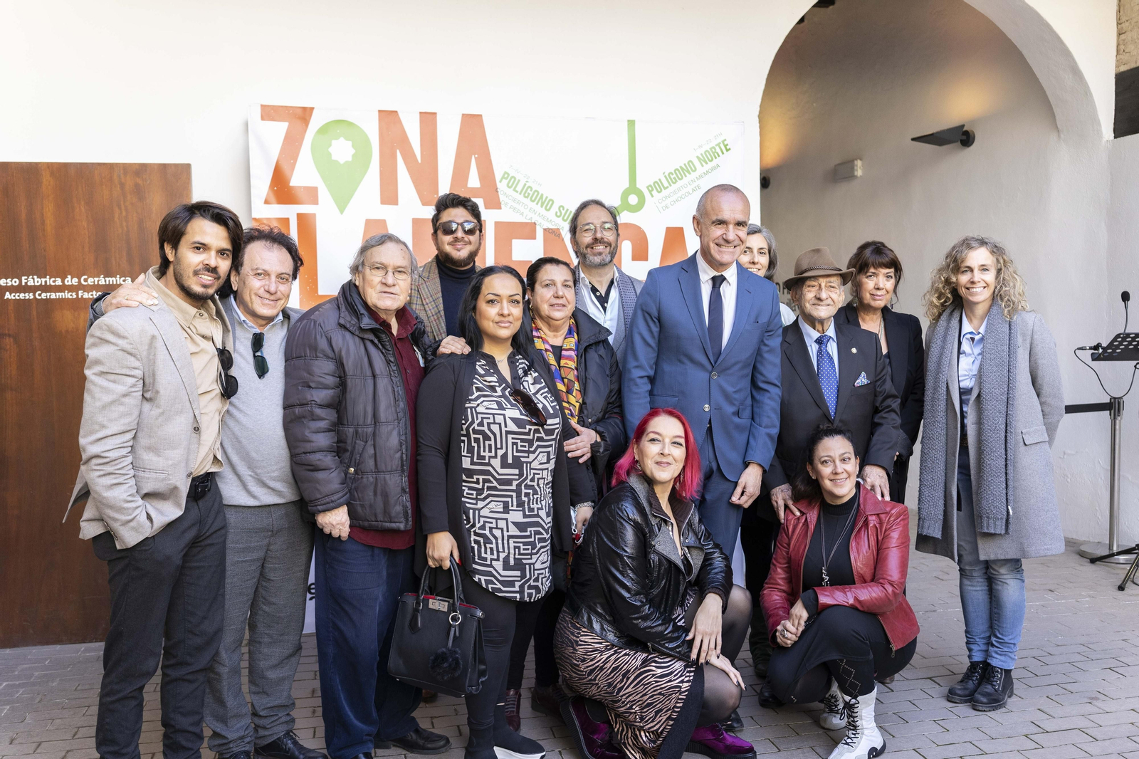 Artistas de 'Zona flamenca' junto a Miguel Ángel Vargas, Antonio Muñoz e Isabel Ojeda