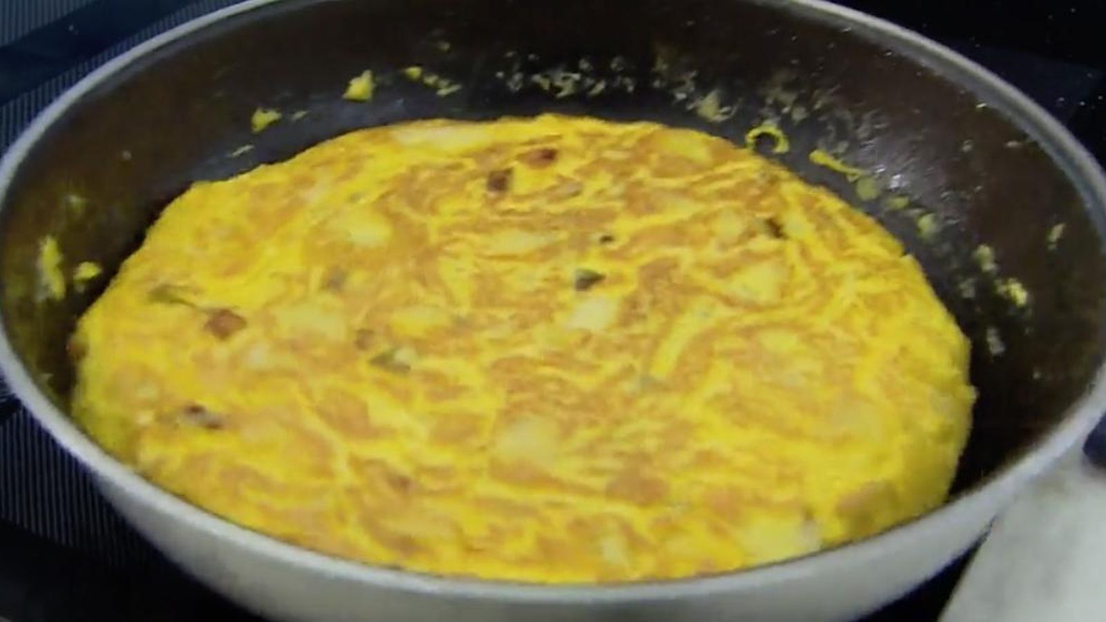 Tortilla de Karlos Arguiñano, cuajándose
