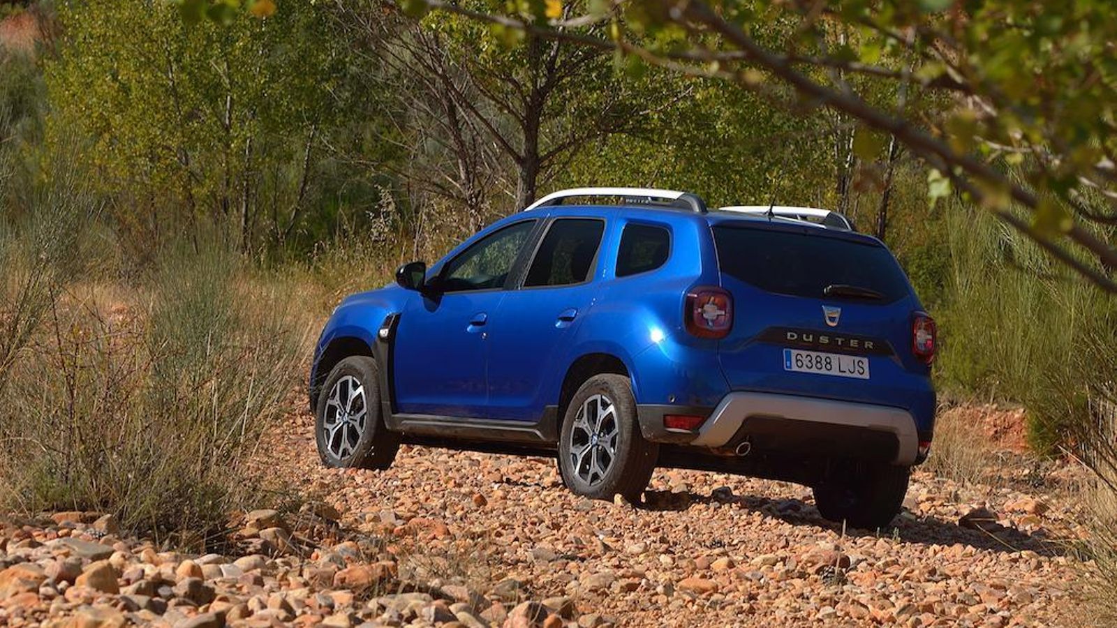 El precio del gas hace que, pese a gastar más cantidad que si se usa gasolina, la diferencia de coste por kilómetro sea enorme: de alrededor de un 37 por ciento a favor del gas. Hasta resulta muy complicado que salga a cuenta comprar un Duster Diesel en tanto que, además, es mucho más caro por mucho que gaste considerablemente menos.