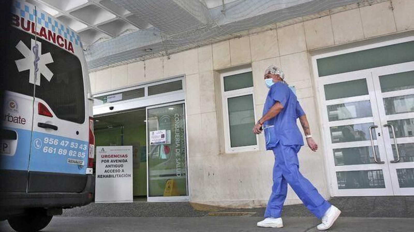 Un sanitario en el Puerta del Mar.