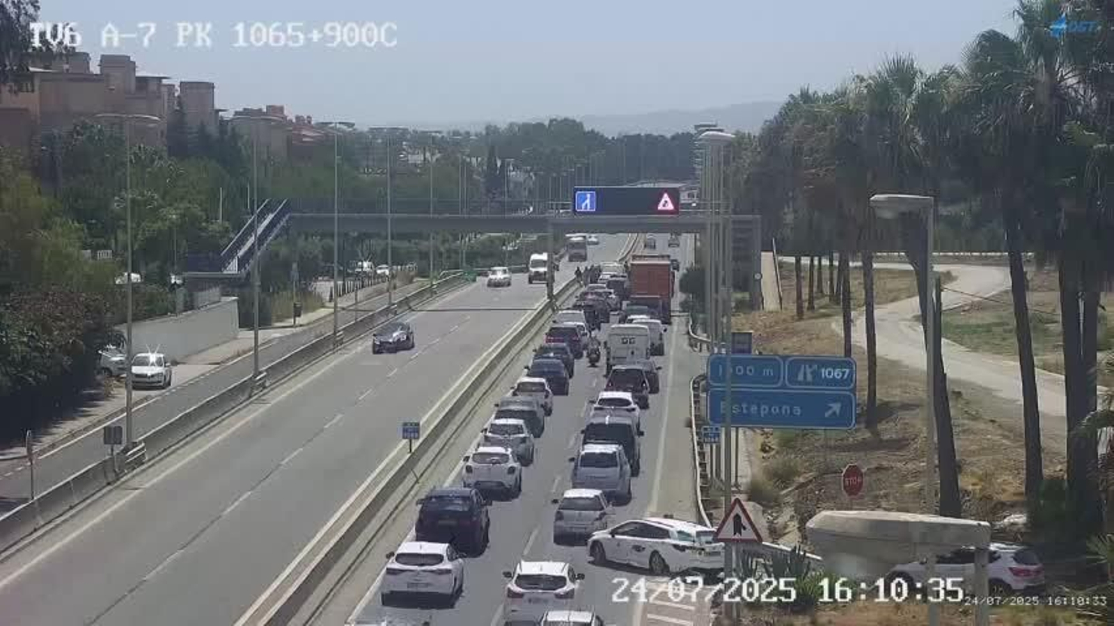 Vista de la A-7 a su paso por Estepona, este jueves.