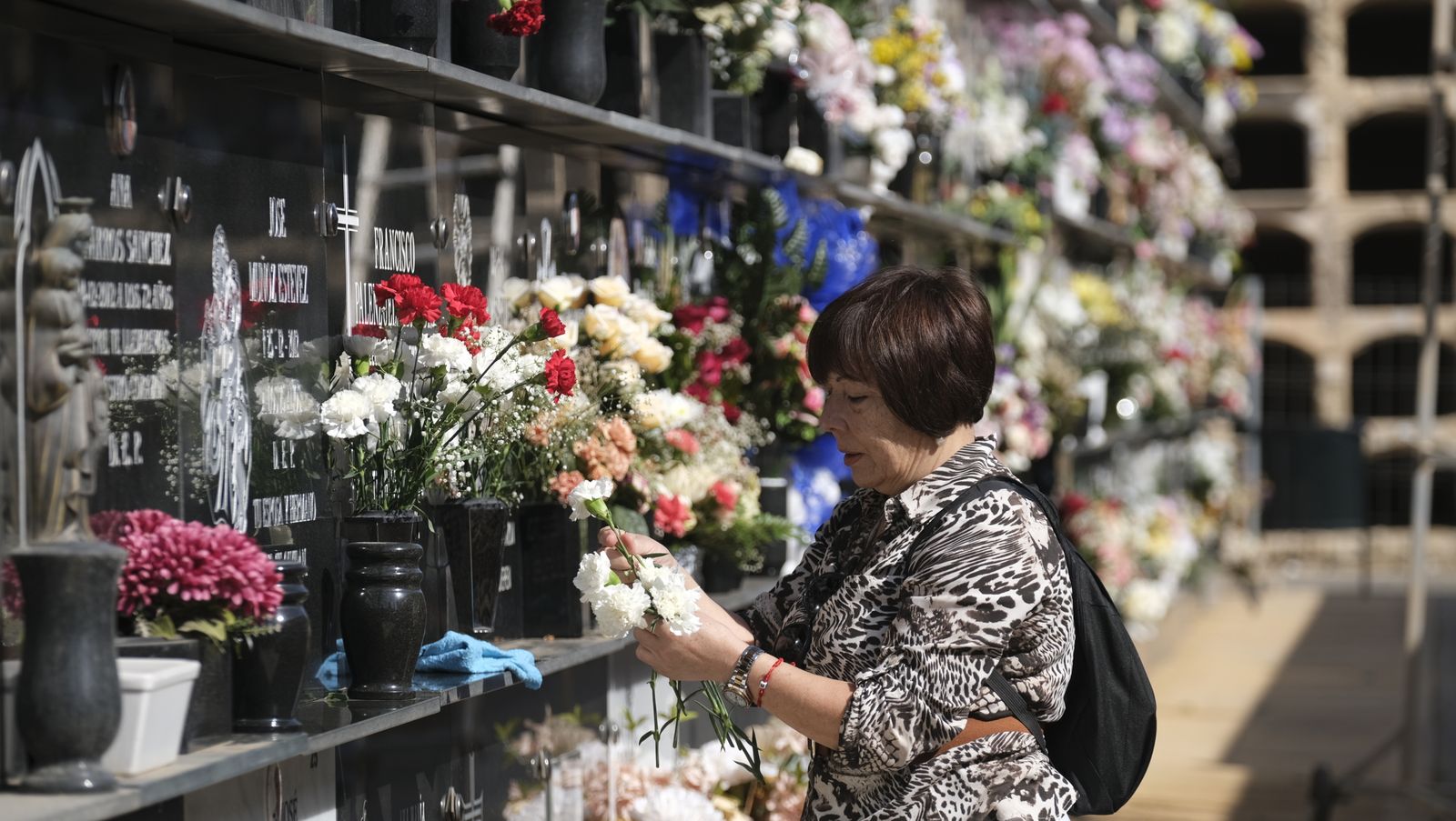 Imágenes del Día de Todos los Santos en el Cementerio de San José de Almería