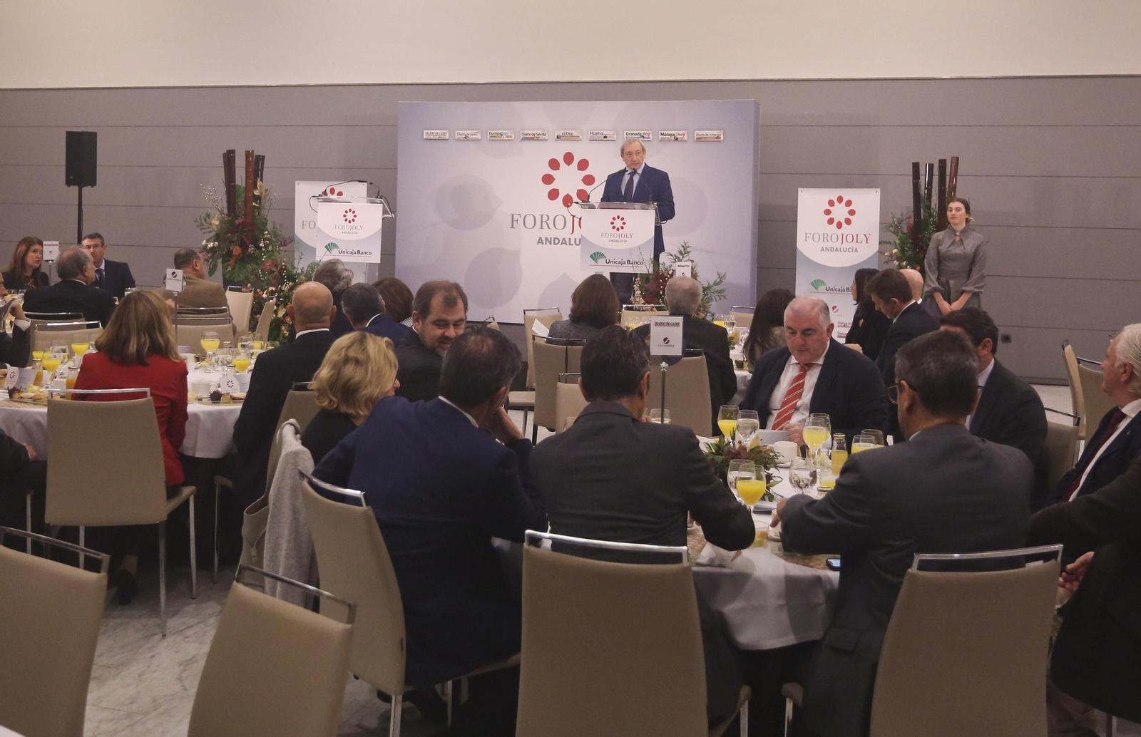 El Foro Joly Unicaja Banco con la consejera de Empleo de la Junta de Andalucía en imágenes