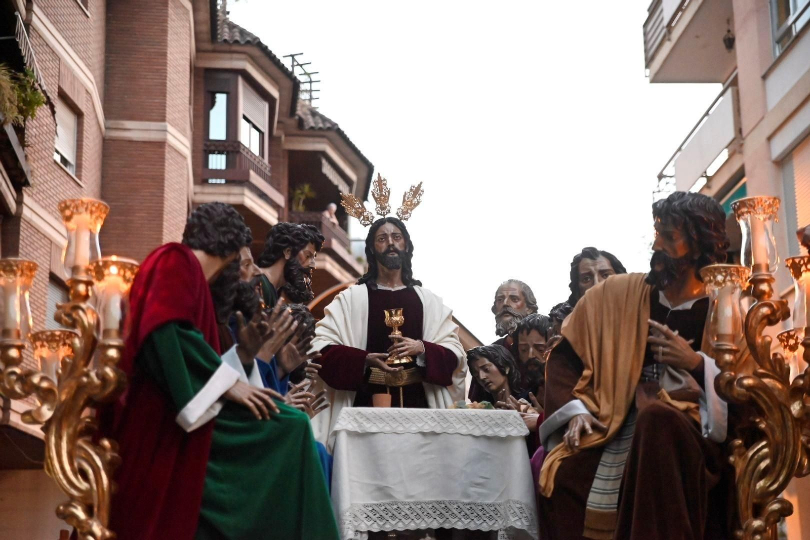Traslado de la Sagrada Cena a la Catedral para su participación en el Corpus