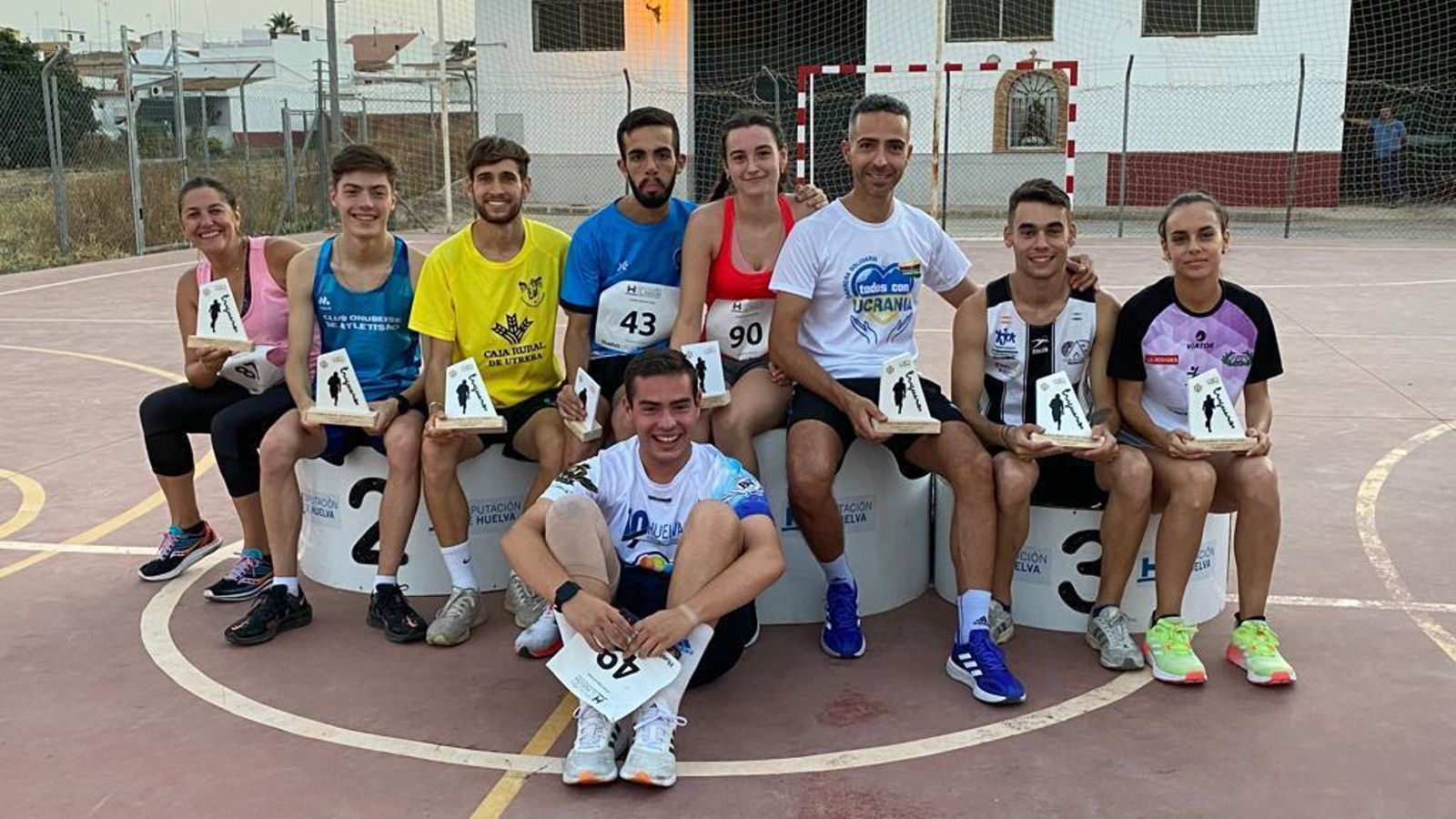 Grupo atletas del Pulis Team que compitieron en Trigueros.