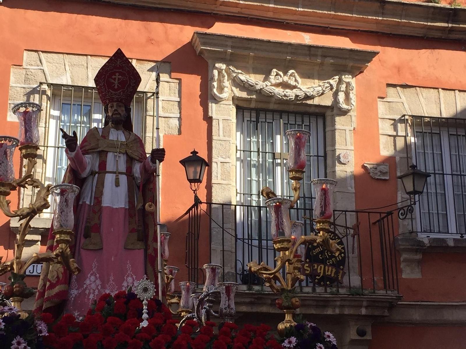Procesión de San Blas en el mes de febrero.